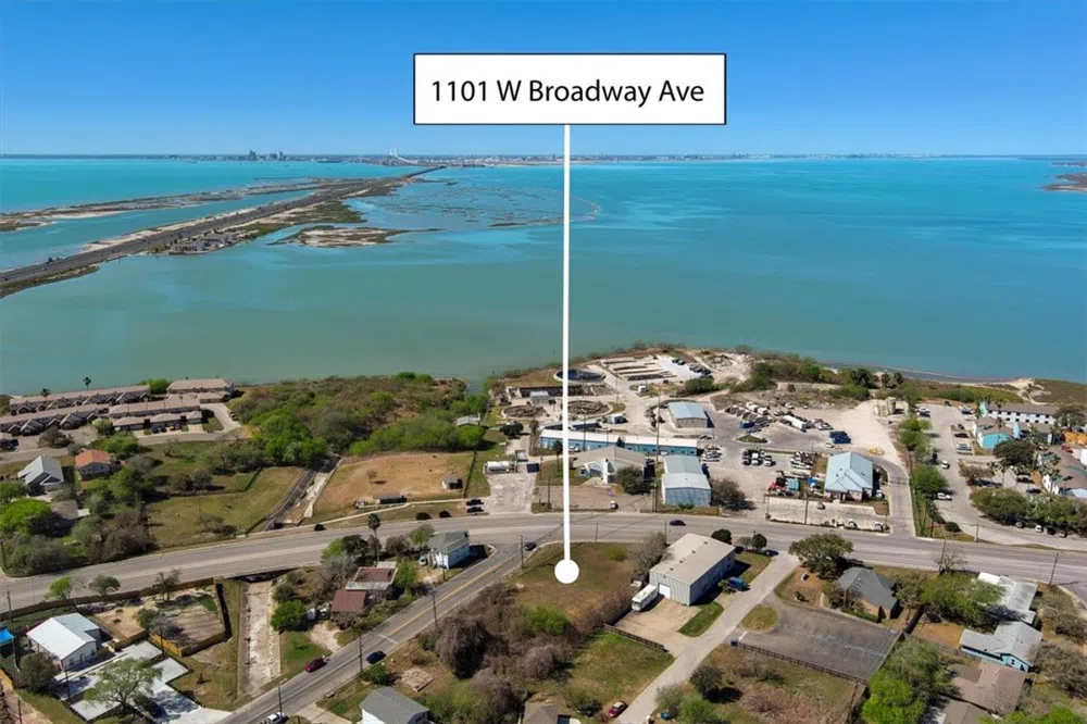 1011 W Broadway Avenue Portland, TX 78374