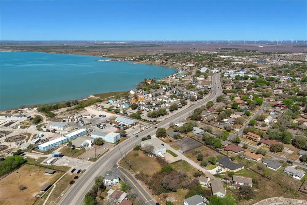1011 W Broadway Avenue Portland, TX 78374
