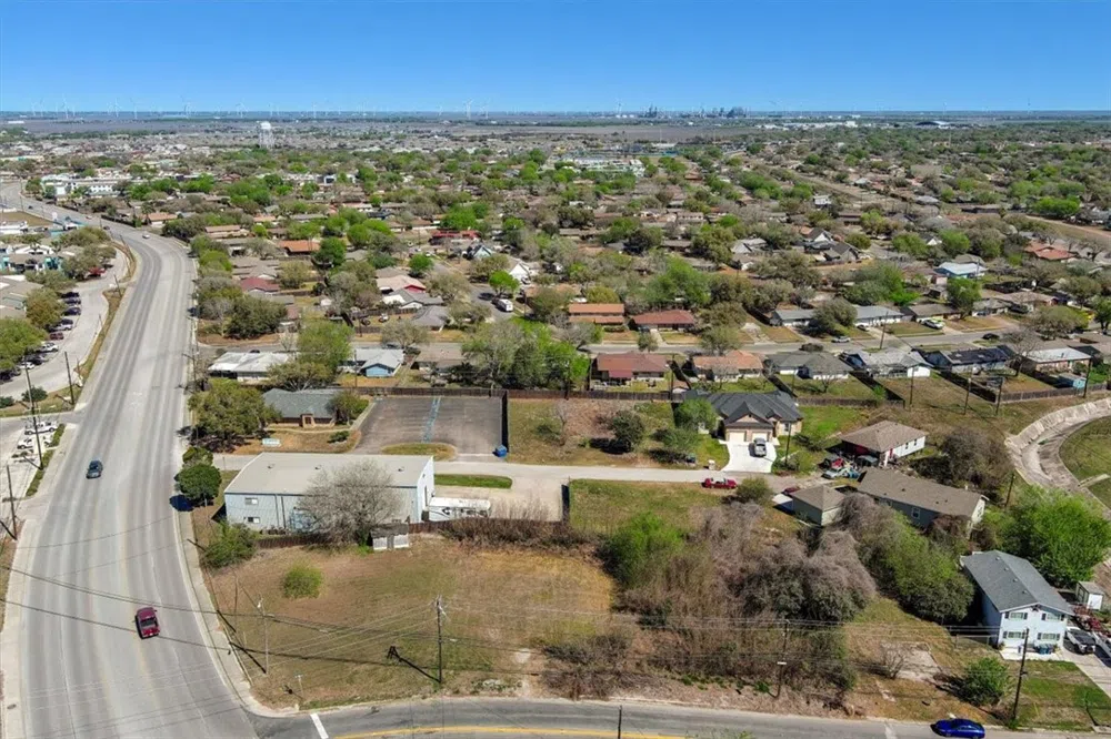1011 W Broadway Avenue Portland, TX 78374