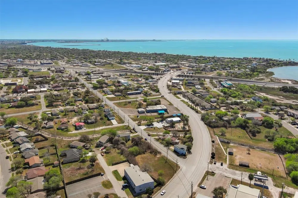 1011 W Broadway Avenue Portland, TX 78374