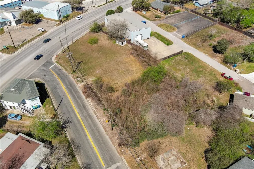 1011 W Broadway Avenue Portland, TX 78374