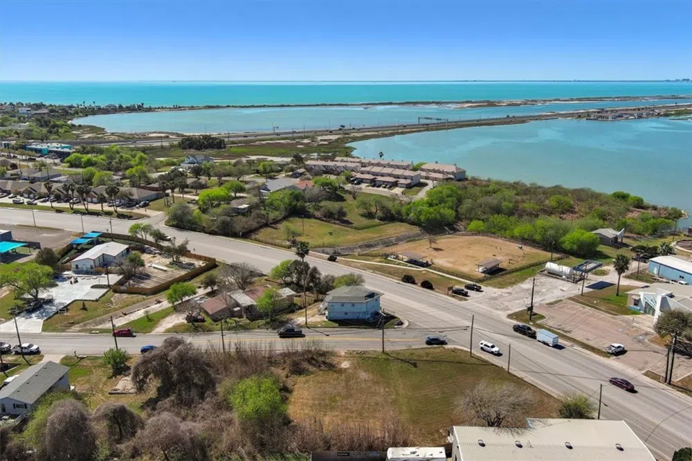 1011 W Broadway Avenue Portland, TX 78374