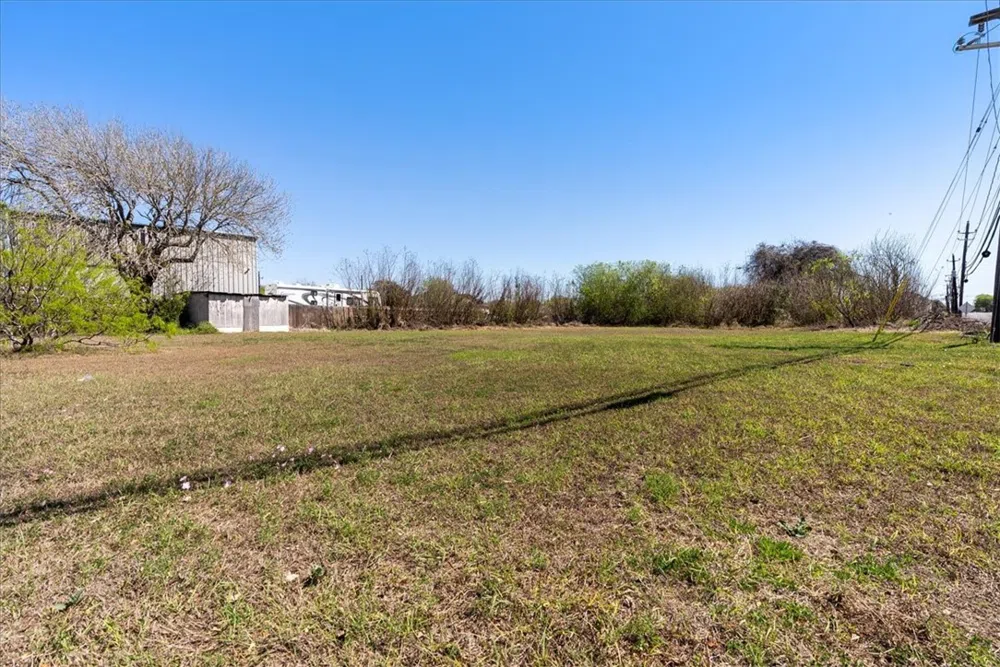 1011 W Broadway Avenue Portland, TX 78374