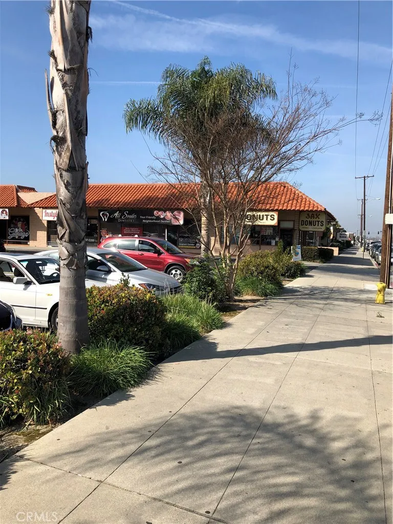 2424 W Whittier Boulevard La Habra, CA 90631