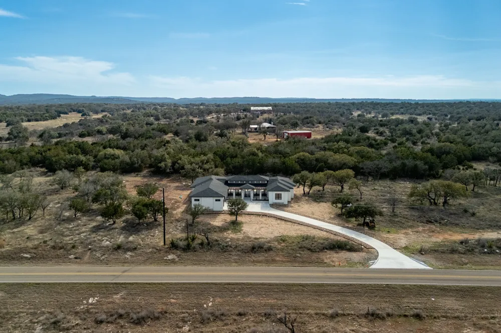 6425 Ranch Road 962 W Round Mountain, TX 78663