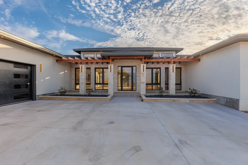 6425 Ranch Road 962 W Round Mountain, TX 78663