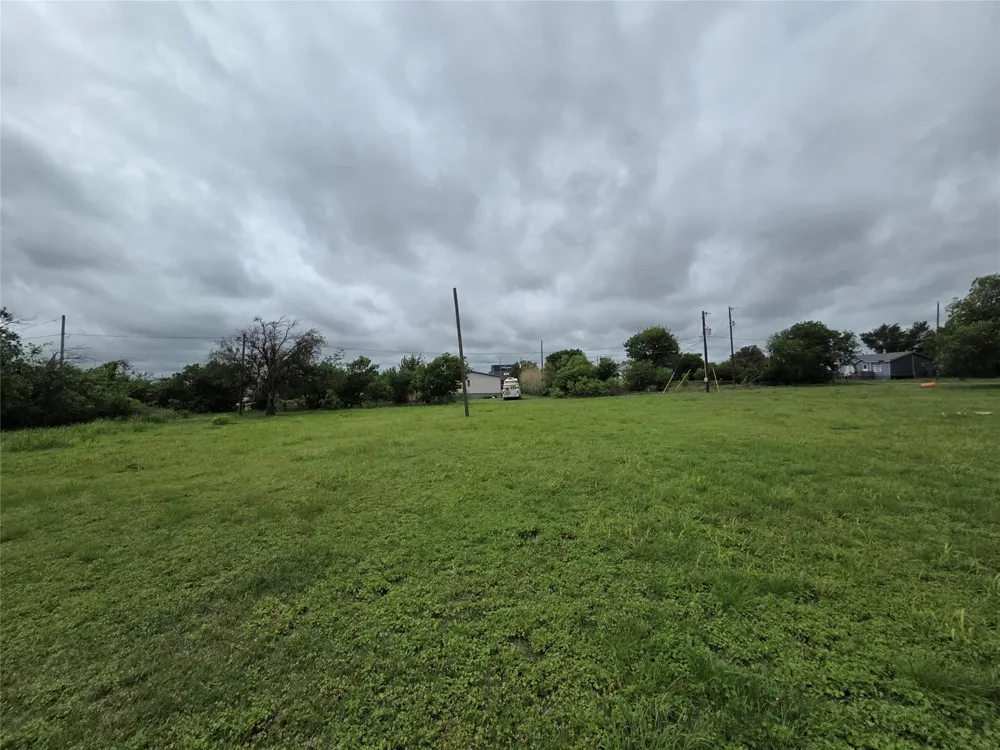 908 E Garrison Avenue Electra, TX 76360