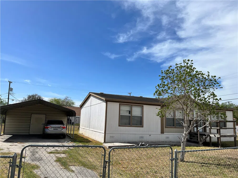 215 Elsie Avenue Agua Dulce, TX 78330