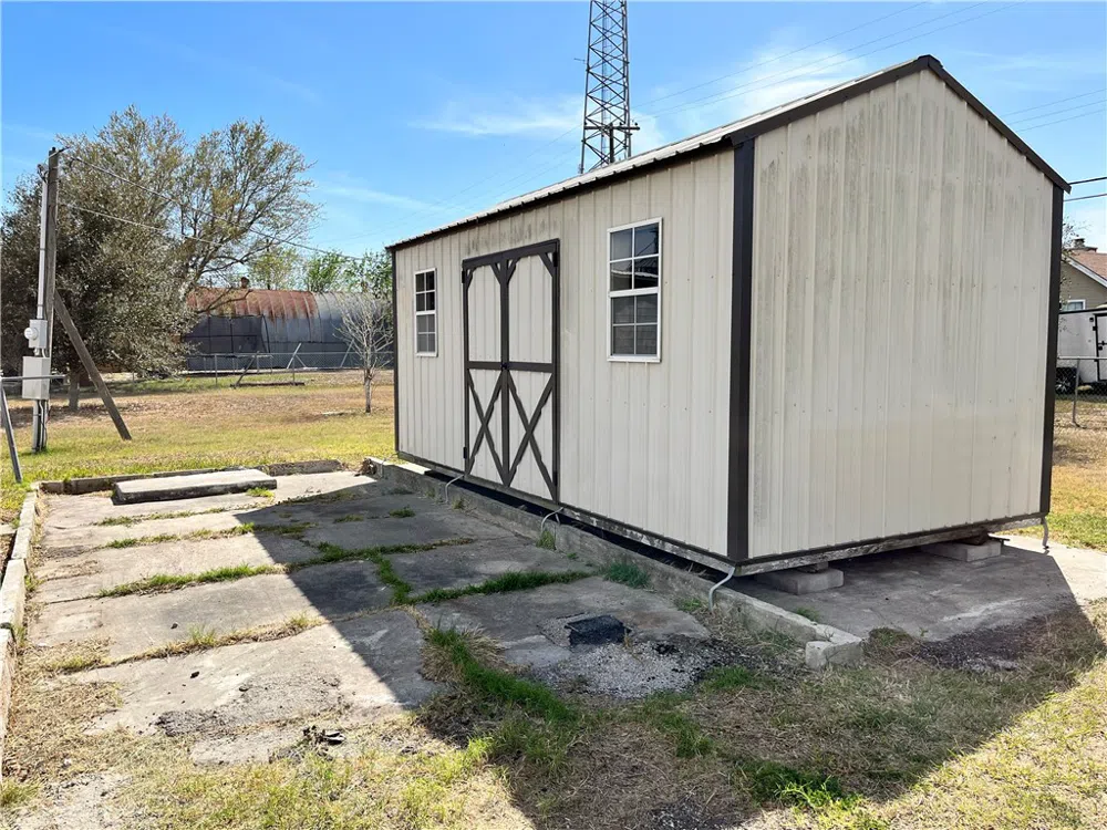 215 Elsie Avenue Agua Dulce, TX 78330