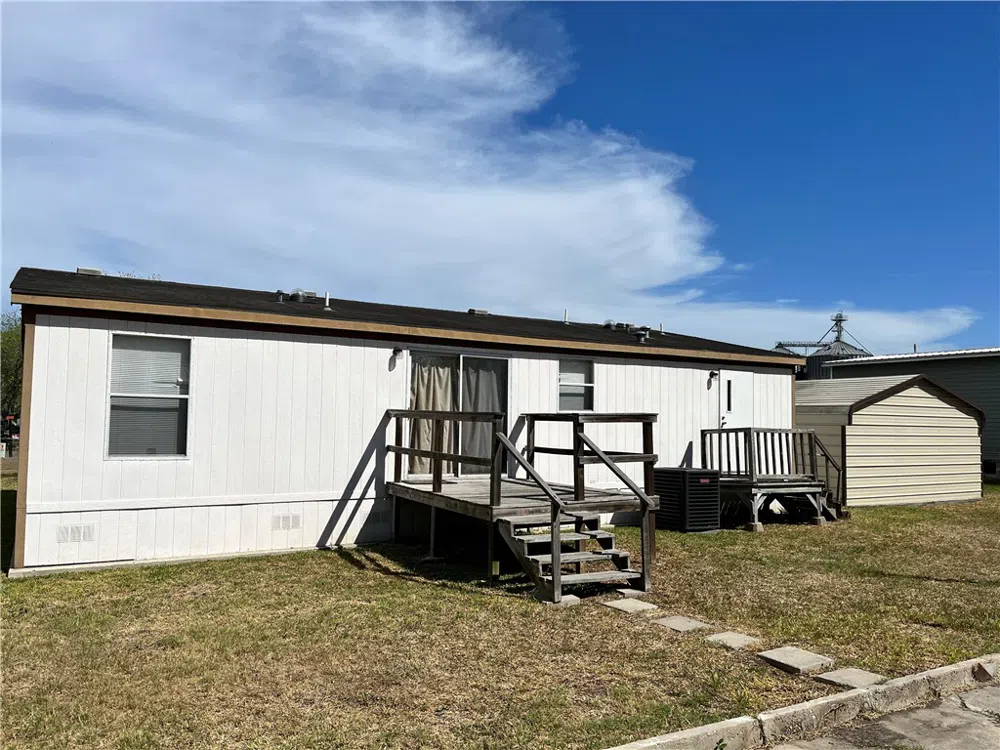 215 Elsie Avenue Agua Dulce, TX 78330