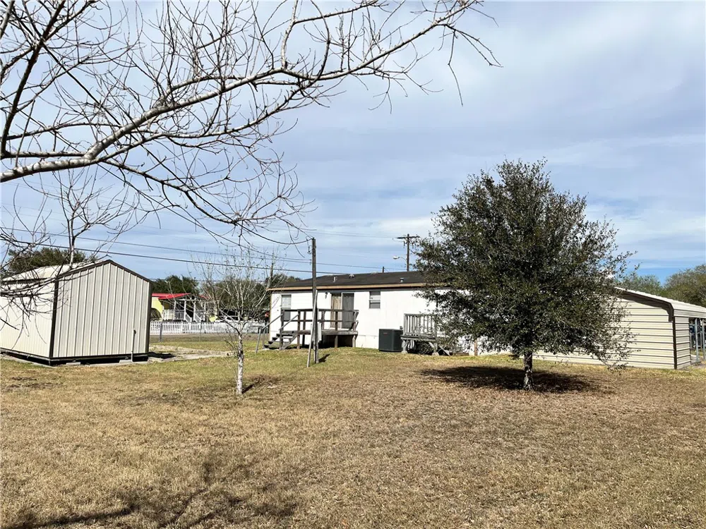 215 Elsie Avenue Agua Dulce, TX 78330