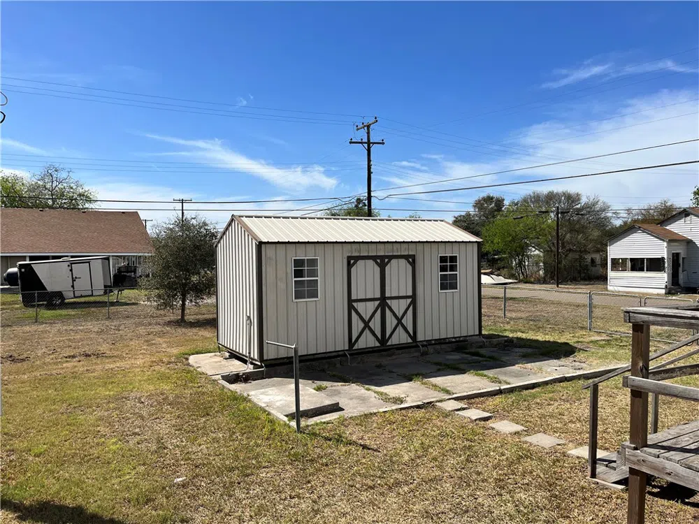 215 Elsie Avenue Agua Dulce, TX 78330