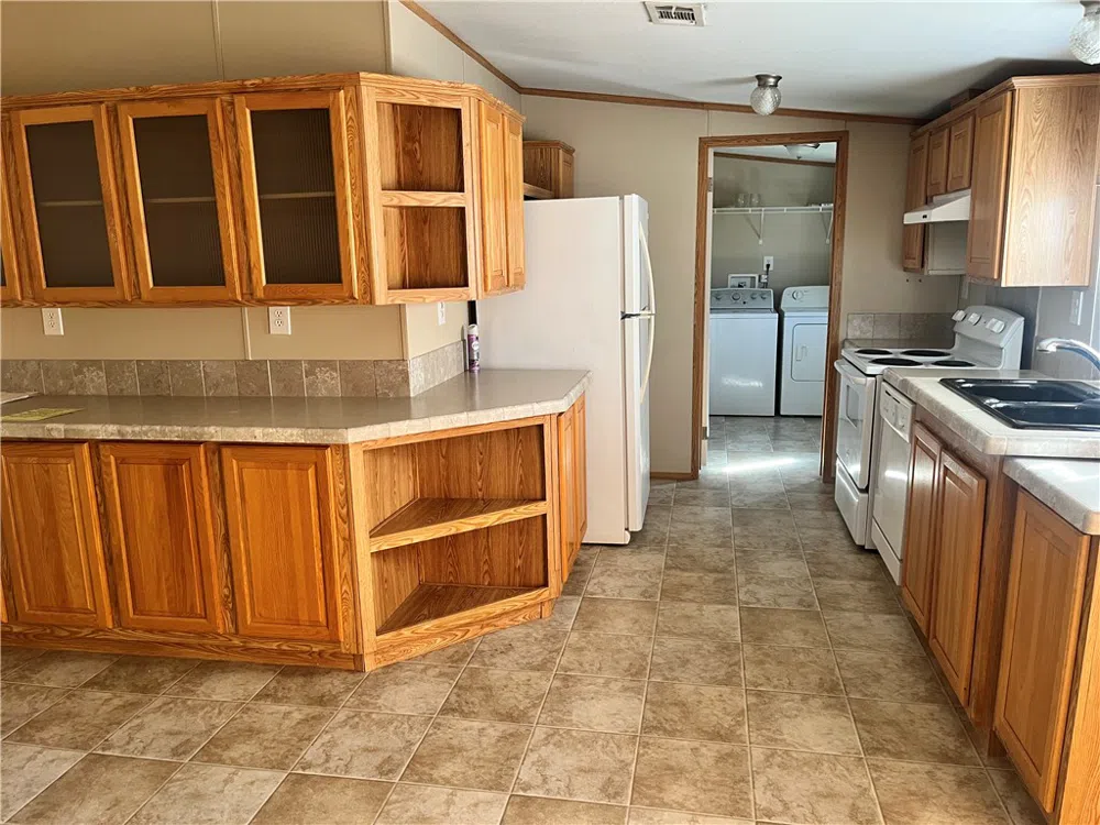 215 Elsie Avenue Agua Dulce, TX 78330