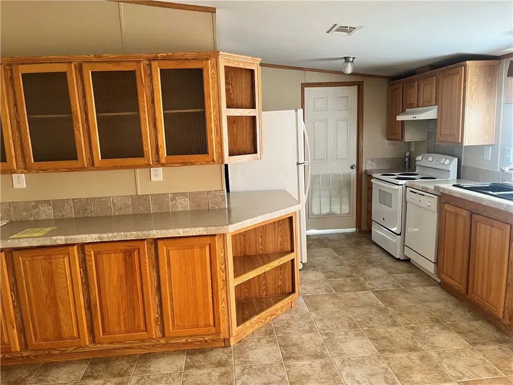 215 Elsie Avenue Agua Dulce, TX 78330