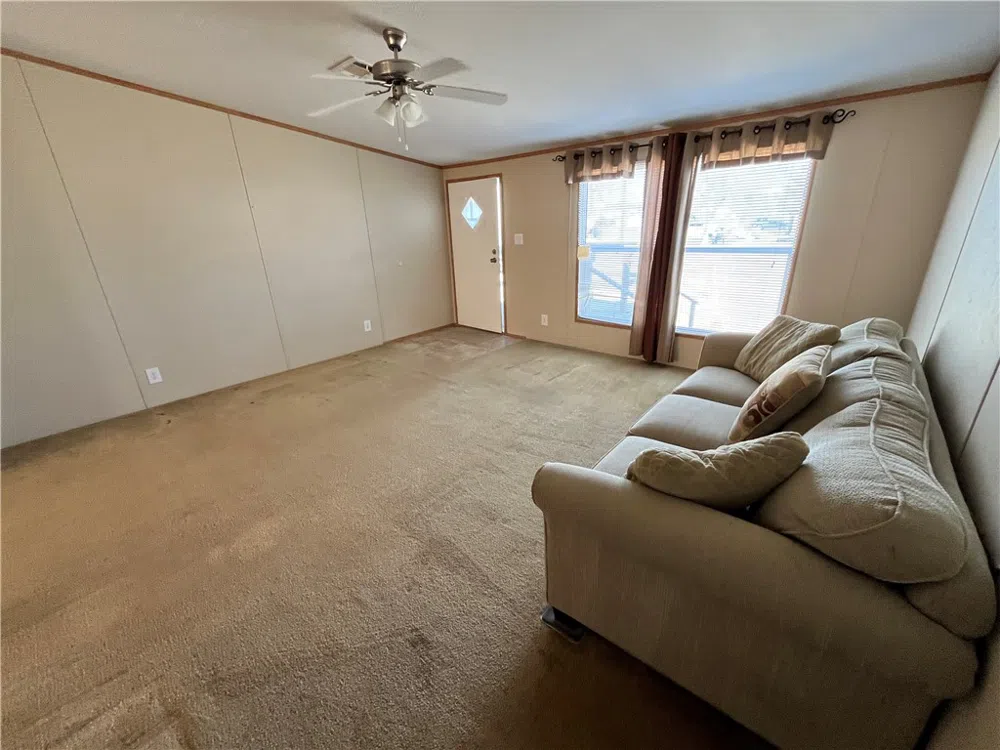215 Elsie Avenue Agua Dulce, TX 78330