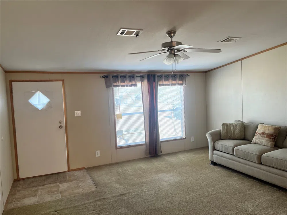 215 Elsie Avenue Agua Dulce, TX 78330