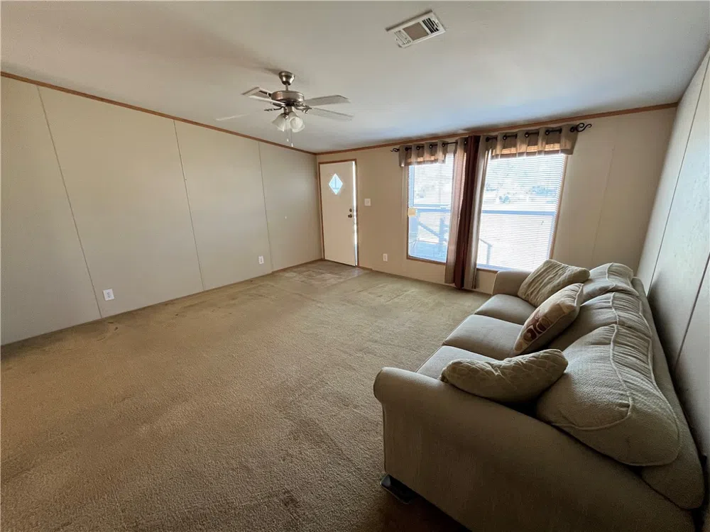 215 Elsie Avenue Agua Dulce, TX 78330