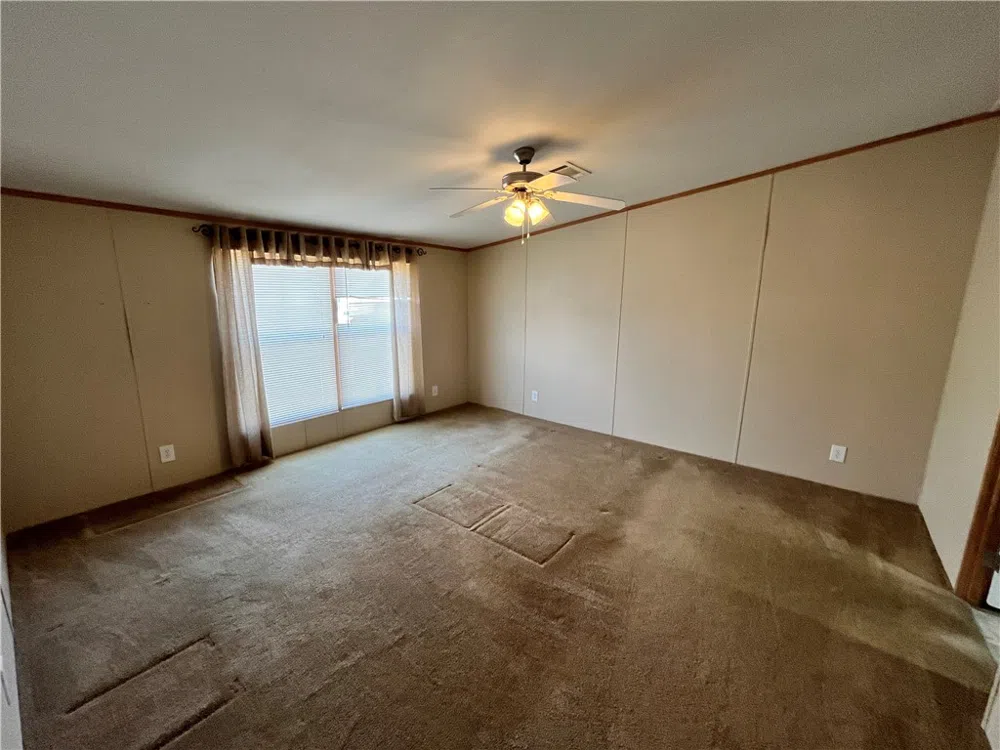 215 Elsie Avenue Agua Dulce, TX 78330