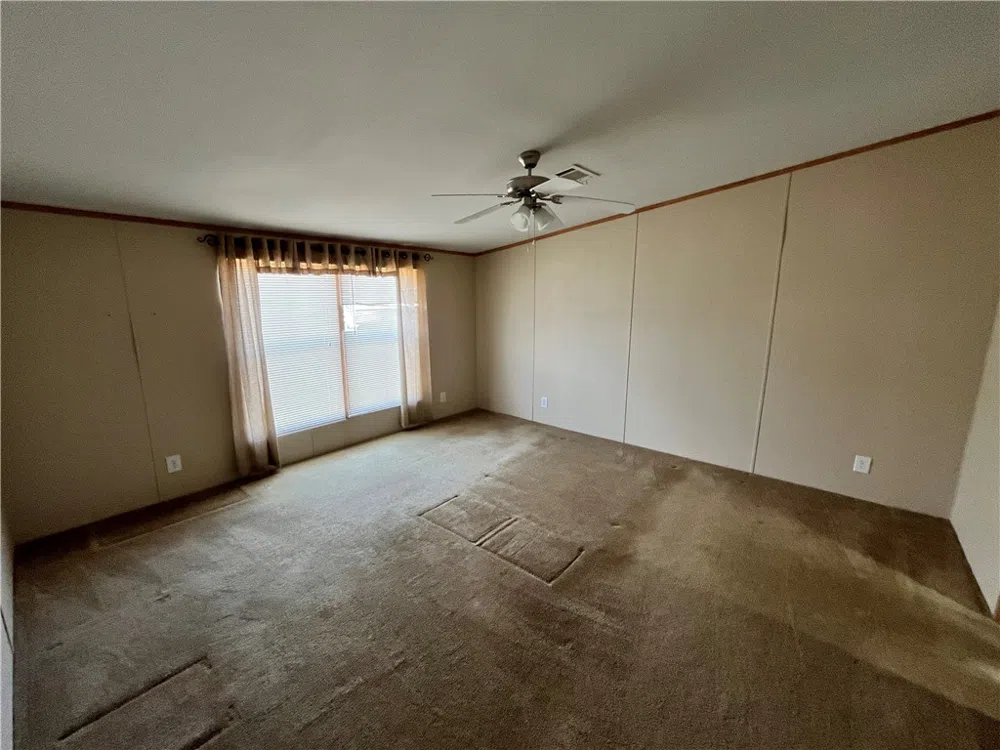 215 Elsie Avenue Agua Dulce, TX 78330