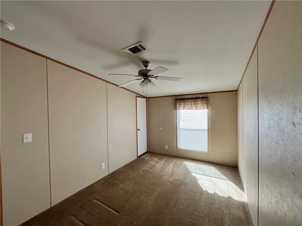 215 Elsie Avenue Agua Dulce, TX 78330
