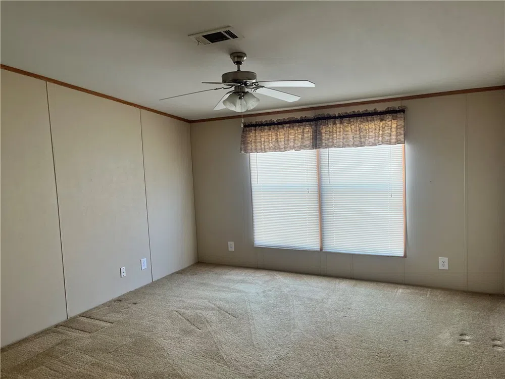 215 Elsie Avenue Agua Dulce, TX 78330