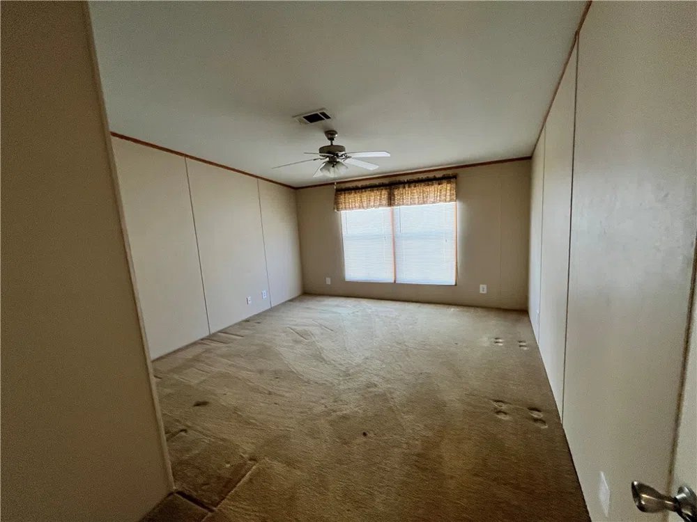 215 Elsie Avenue Agua Dulce, TX 78330