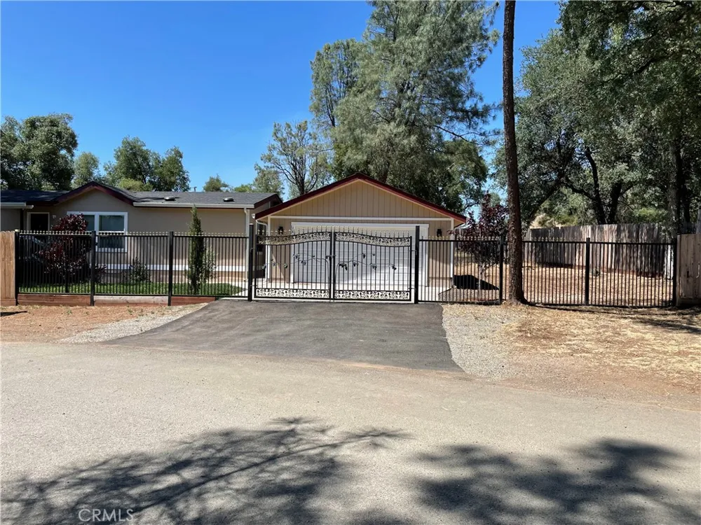 6181 Manzanita Avenue Clearlake, CA 95422