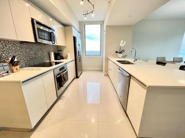 2600 E Hallandale Beach Blvd #T3102 Hallandale Beach, FL 33009