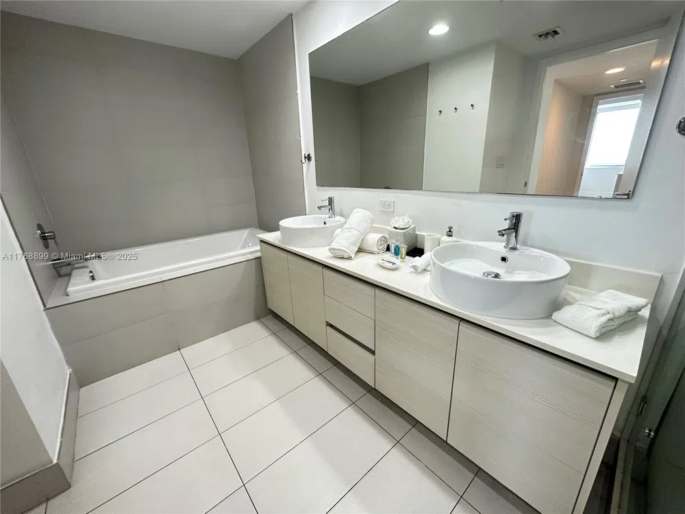 2600 E Hallandale Beach Blvd #T2202 Hallandale Beach, FL 33009