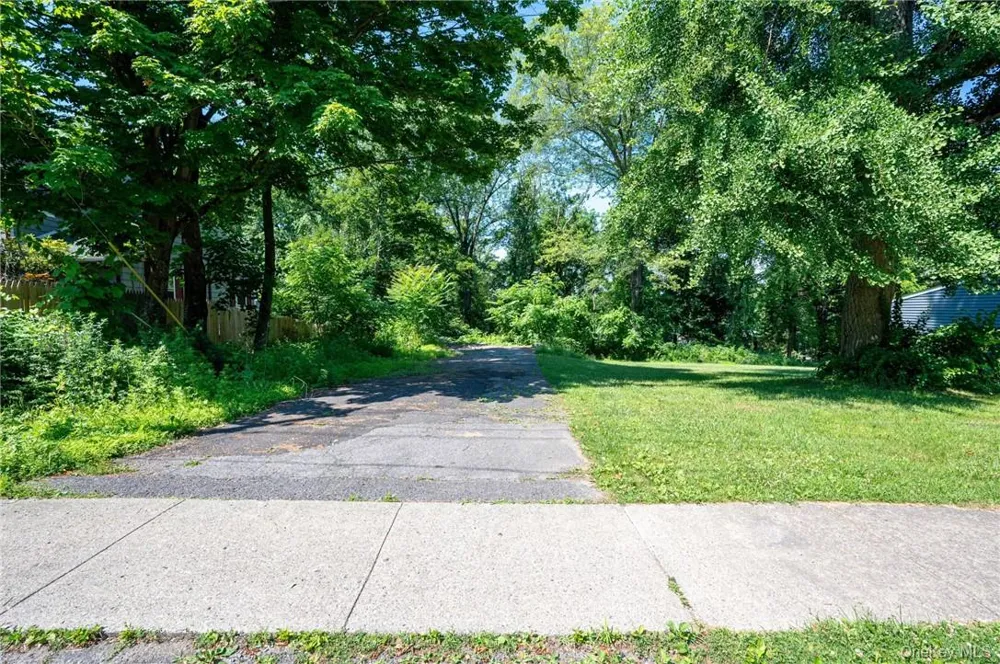 116 MONTGOMERY STREET Rhinebeck, NY 12572