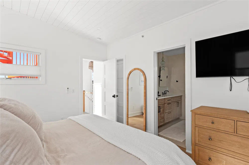 64 Bungalow Walk Ocean Beach, NY 11770