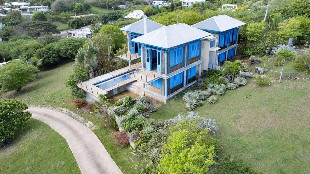 310 BRAVOS DE BOSTON Vieques, PR 00765