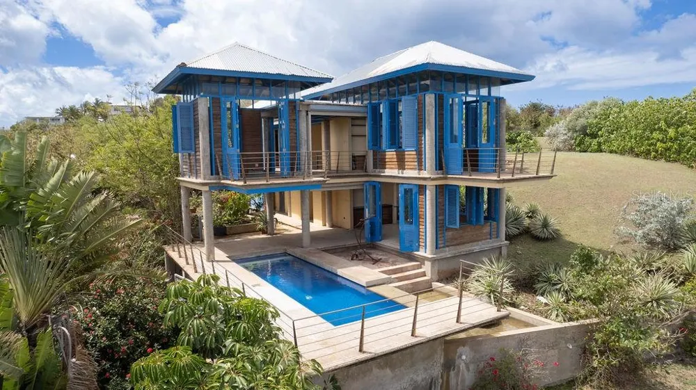 310 BRAVOS DE BOSTON Vieques, PR 00765