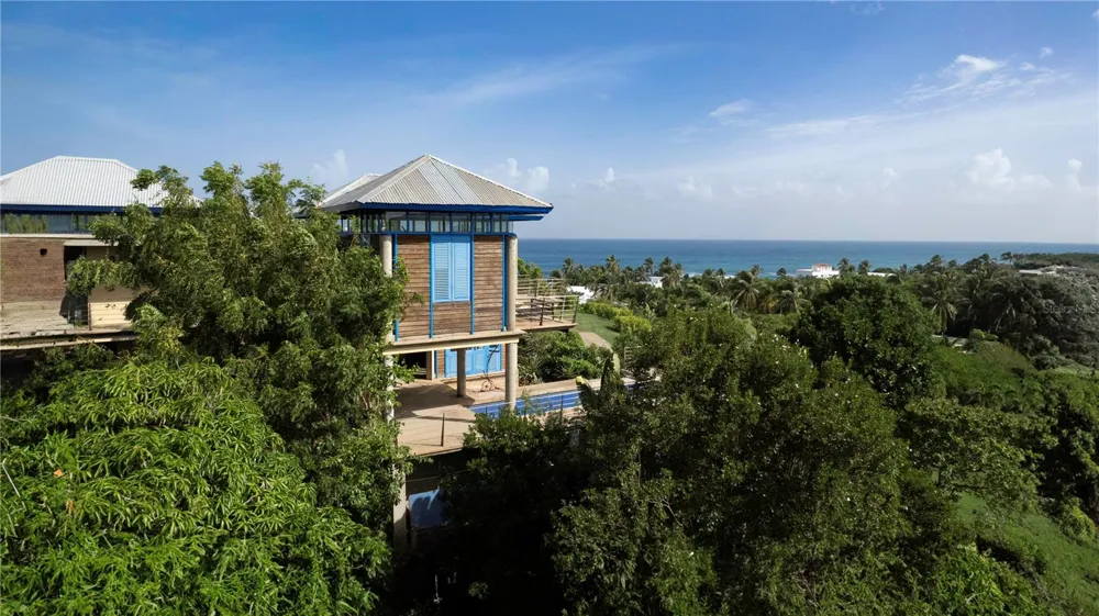 310 BRAVOS DE BOSTON Vieques, PR 00765
