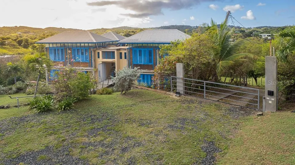 310 BRAVOS DE BOSTON Vieques, PR 00765
