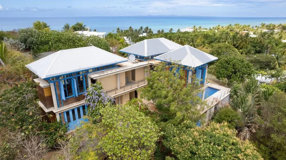310 BRAVOS DE BOSTON Vieques, PR 00765