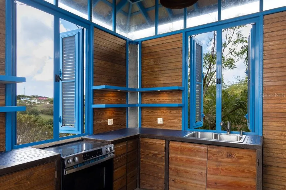 310 BRAVOS DE BOSTON Vieques, PR 00765