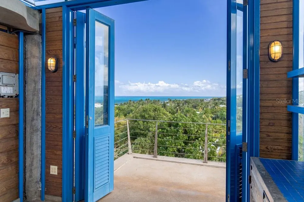 310 BRAVOS DE BOSTON Vieques, PR 00765