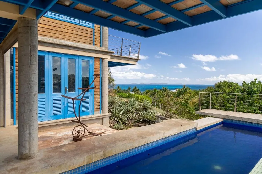 310 BRAVOS DE BOSTON Vieques, PR 00765