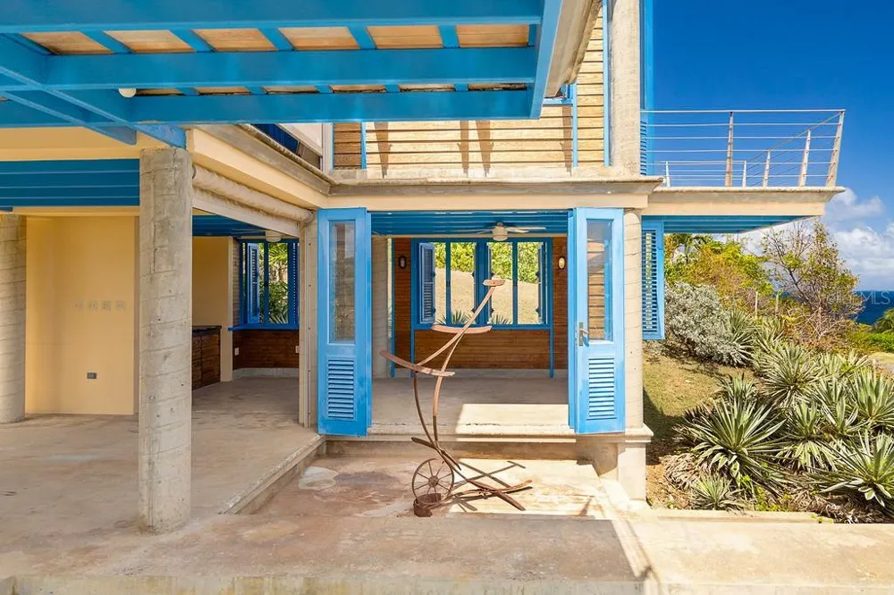 310 BRAVOS DE BOSTON Vieques, PR 00765