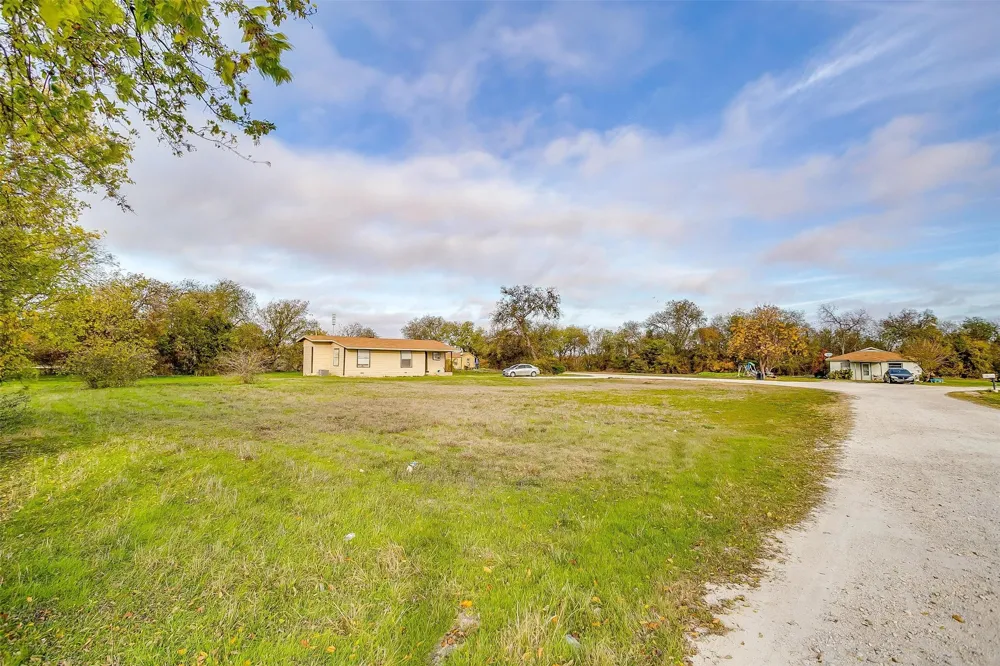 1101 E Main Street Crowley, TX 76036