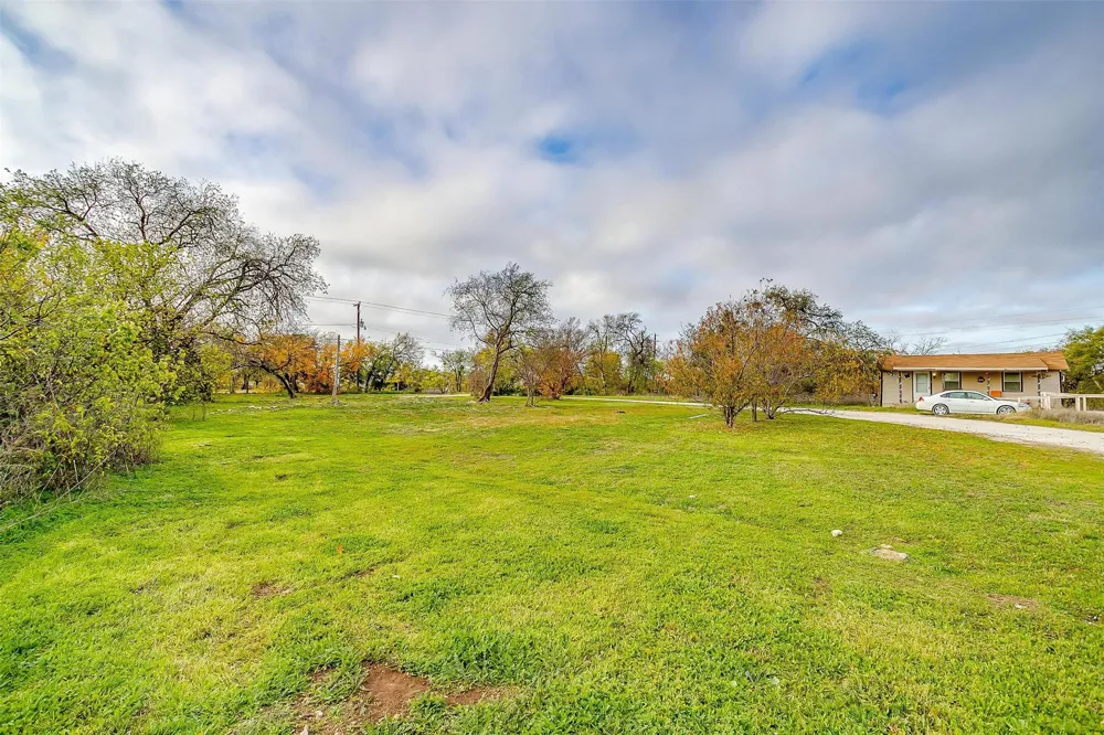 1101 E Main Street Crowley, TX 76036