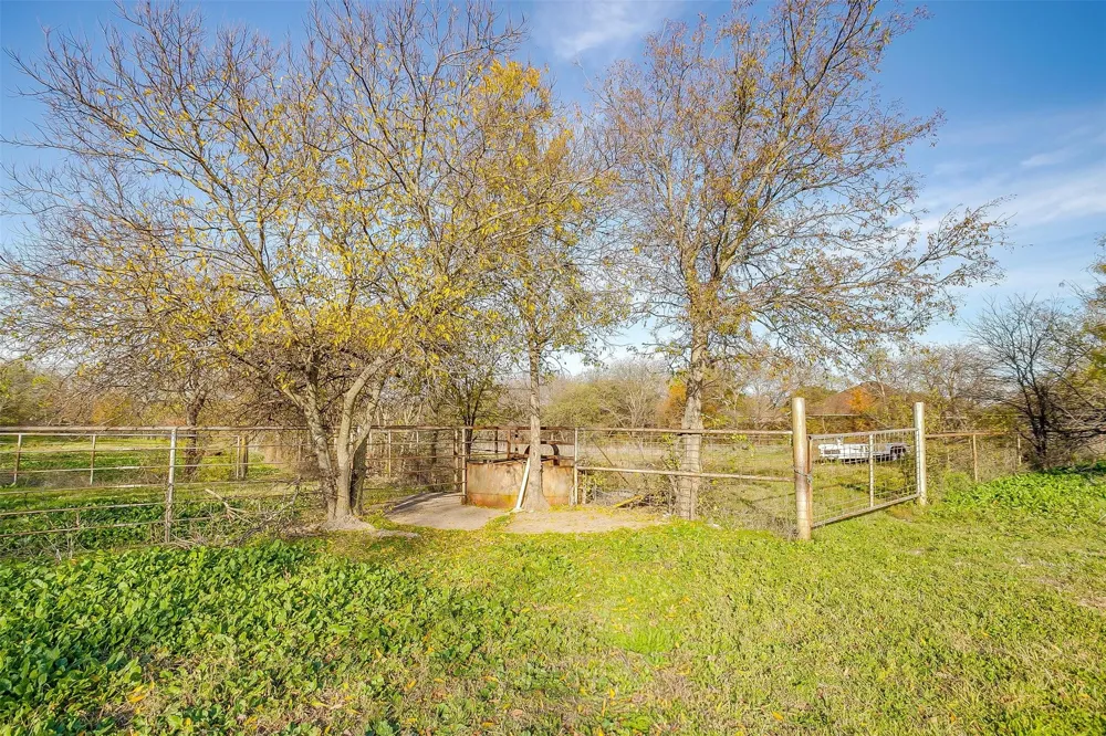 1101 E Main Street Crowley, TX 76036