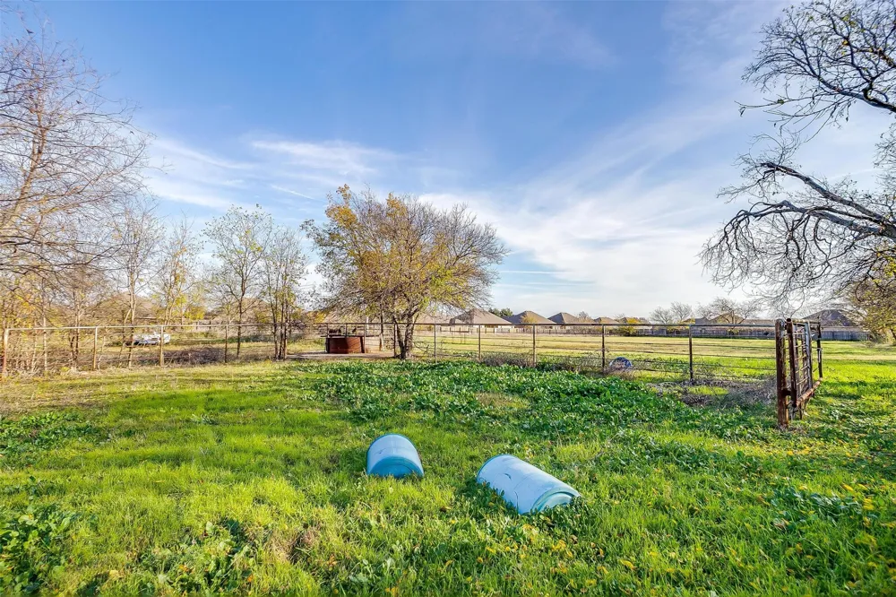 1101 E Main Street Crowley, TX 76036