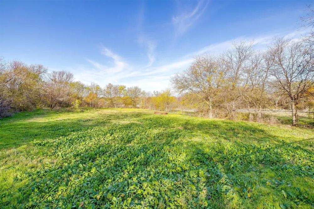 1101 E Main Street Crowley, TX 76036