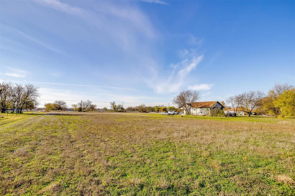 1101 E Main Street Crowley, TX 76036