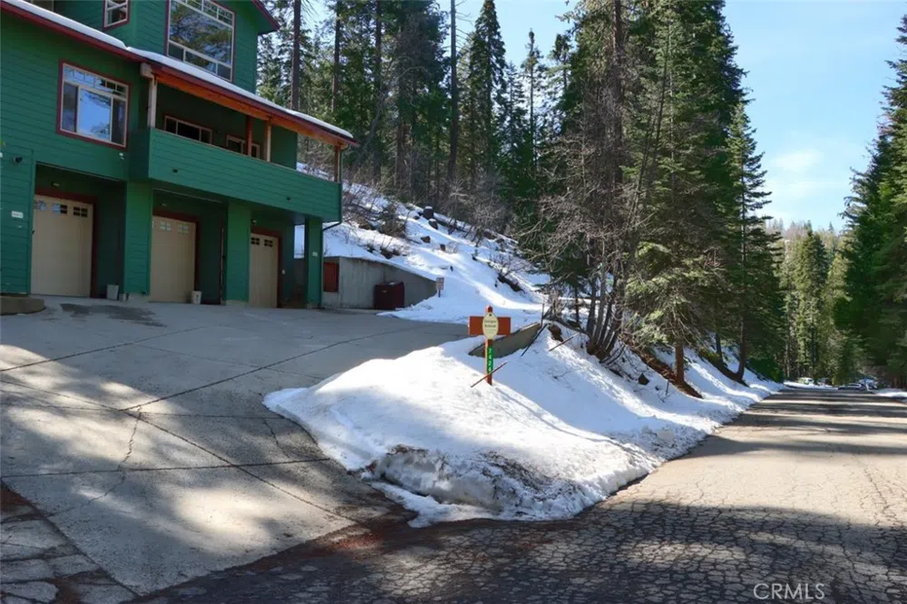 7420 Henness Ridge Road Yosemite, CA 95389