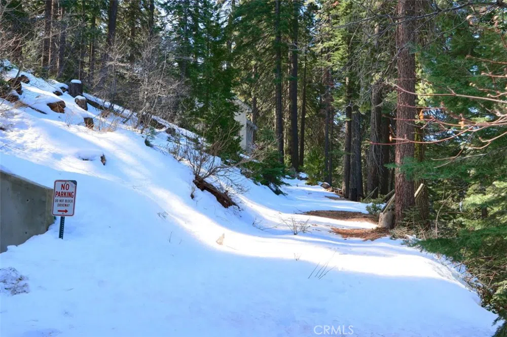 7420 Henness Ridge Road Yosemite, CA 95389