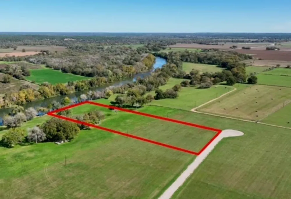 4 Fayette Shores Cove West Point, TX 78963