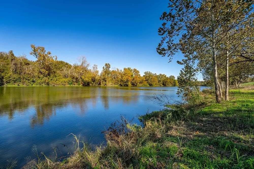 4 Fayette Shores Cove West Point, TX 78963